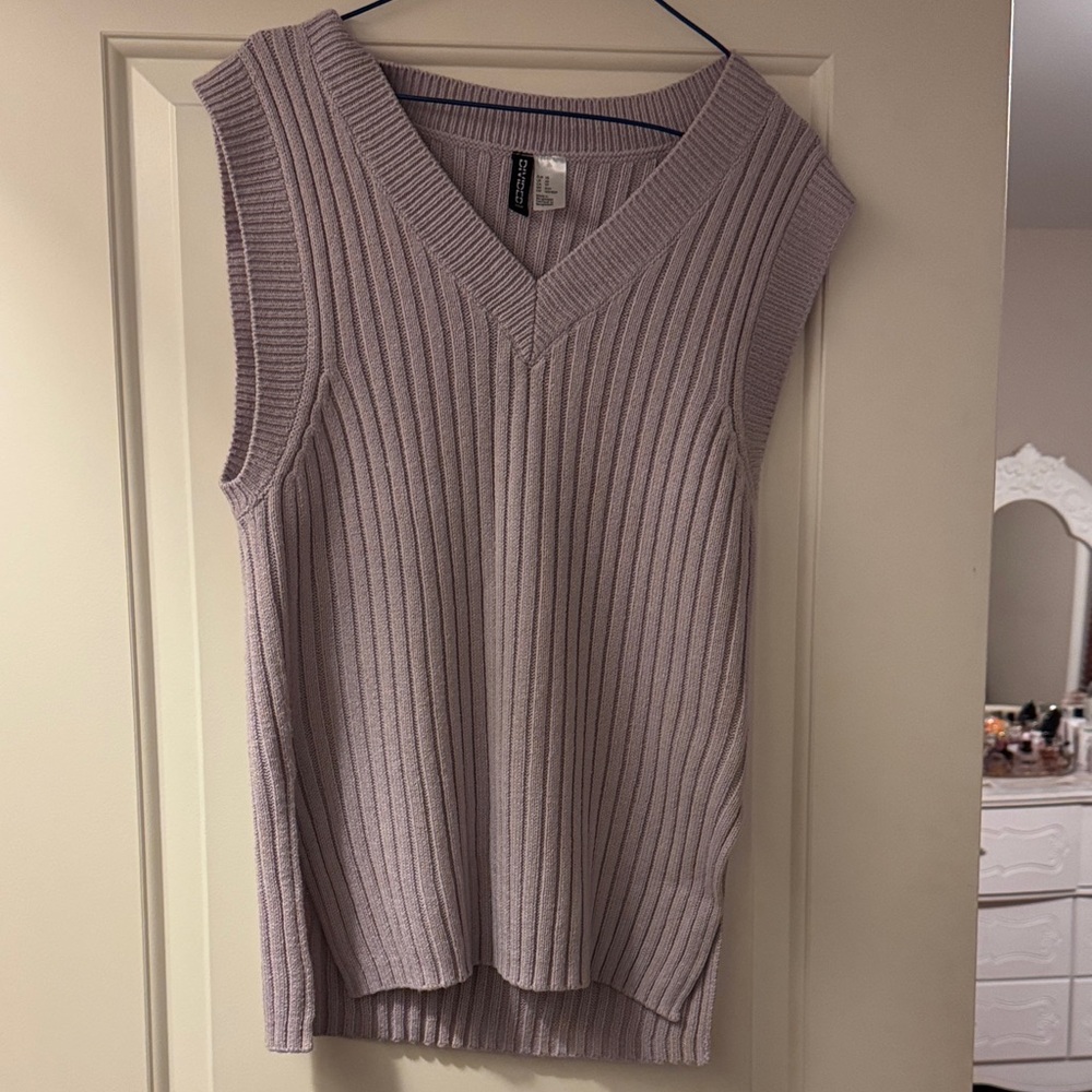 Sleeveless Ribbed Knit Top in Light Purple